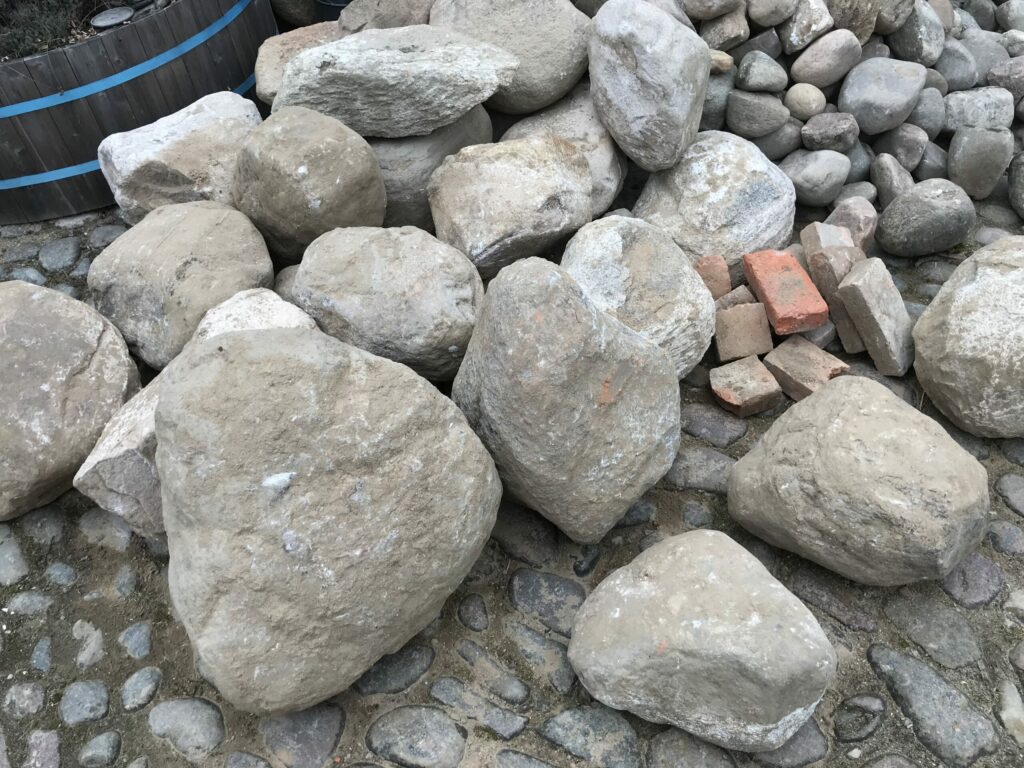 Sten som bliver fjernet for at gøre plads til gulvvarme