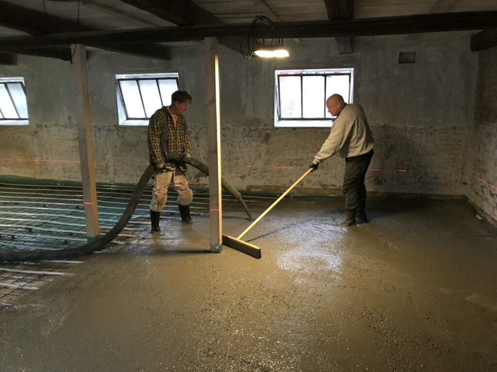 Hjælp til støbning af gulv